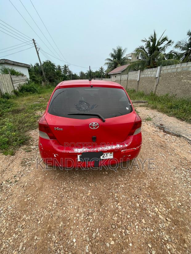 Toyota Vitz 1.0 FWD 5dr 2010 Red