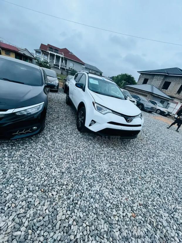 Toyota RAV4 2018 White