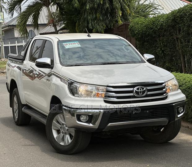 Toyota Hilux 2020 White