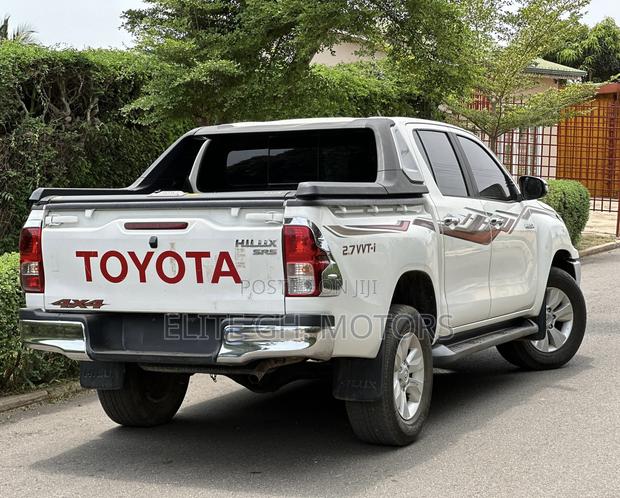 Toyota Hilux 2020 White