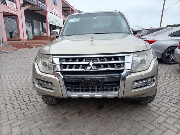 Mitsubishi Pajero 2017 Gray