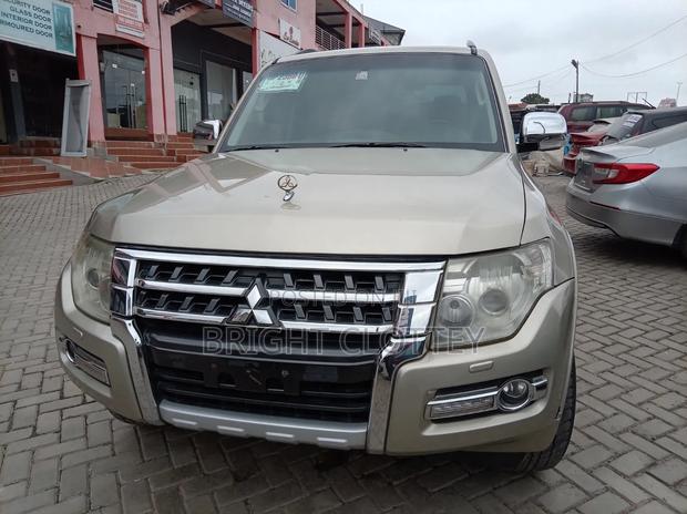 Mitsubishi Pajero 2017 Gray