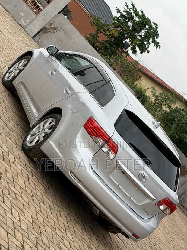 Toyota Avensis 2013 Silver