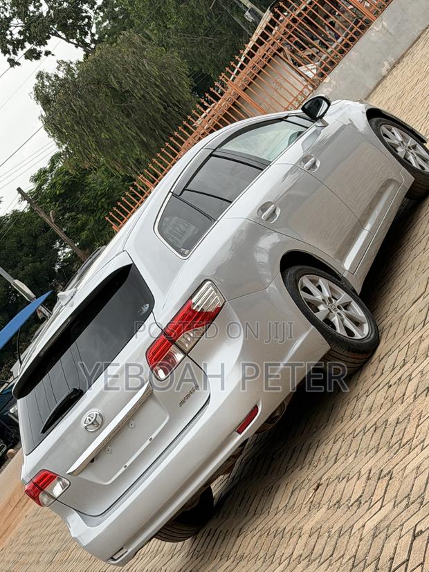 Toyota Avensis 2013 Silver