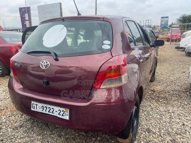 Toyota Vitz 2010 Brown