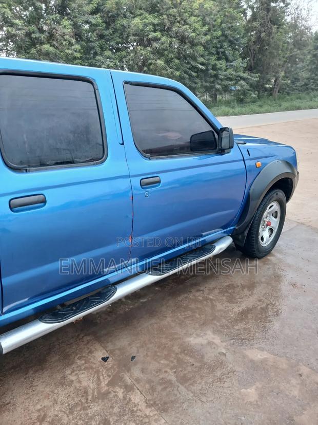Nissan Hardbody 2012 Blue