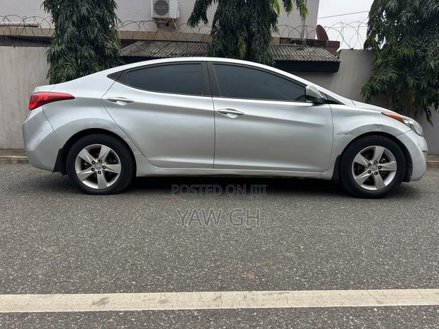 Hyundai Elantra GLS Sedan FWD (1.8L 4cyl 6A) 2013 Silver