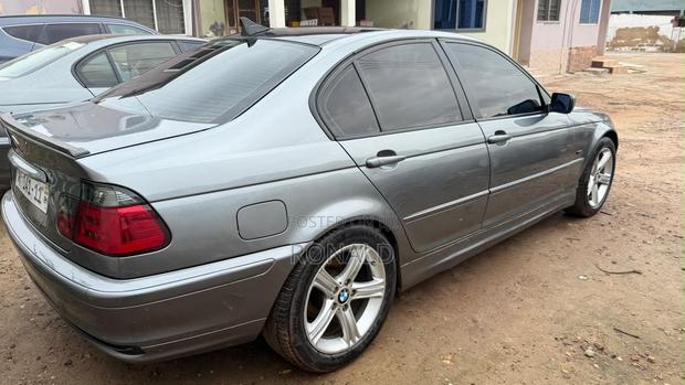 BMW 3 Series 320i RWD 2008 Gray