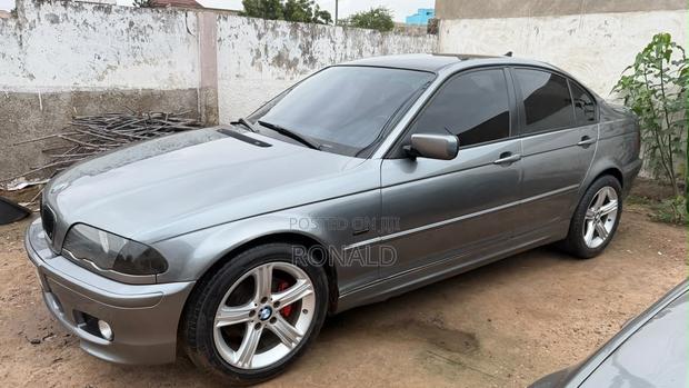 BMW 3 Series 320i RWD 2008 Gray