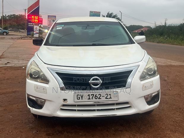 Nissan Altima 2.5 S 4dr Sedan (2.5L 4cyl CVT) 2015 White