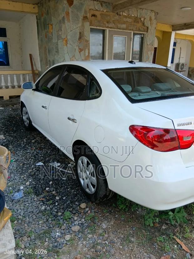 Hyundai Elantra 2009 White