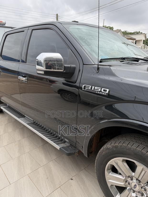 Ford F-150 Lariat 4x4 SuperCrew Cab Styleside 5.5 ft. box 145 in. WB Black