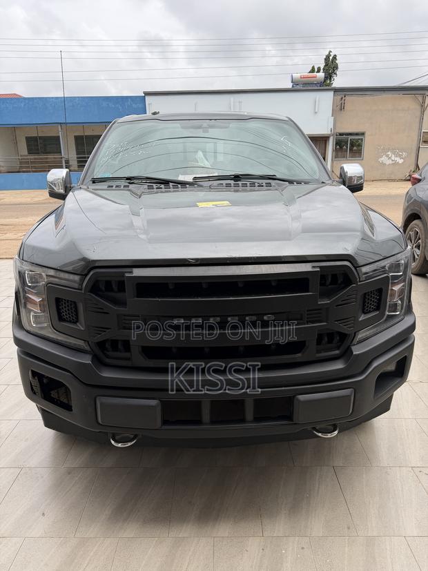 Ford F-150 Lariat 4x4 SuperCrew Cab Styleside 5.5 ft. box 145 in. WB Black
