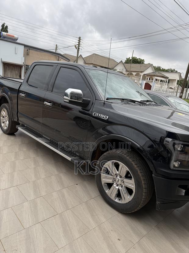 Ford F-150 Lariat 4x4 SuperCrew Cab Styleside 5.5 ft. box 145 in. WB Black