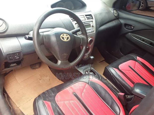 Toyota Yaris 2010 Red