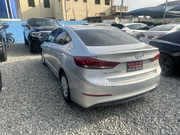Hyundai Elantra SE 2018 Gray