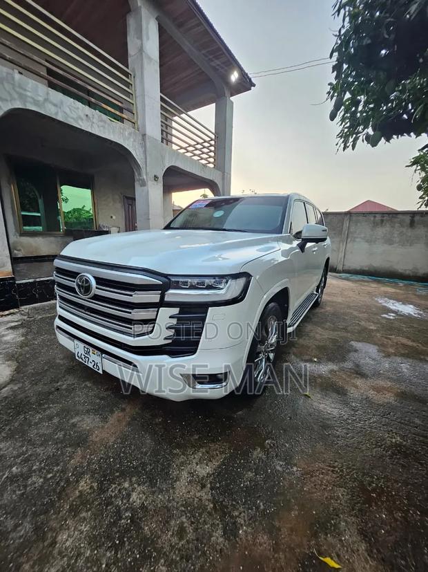 Toyota Land Cruiser 2022 White