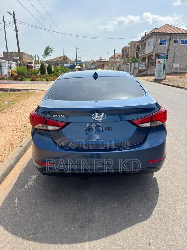 Hyundai Elantra SE Sedan FWD (1.8L 4cyl 6A) 2016 Blue