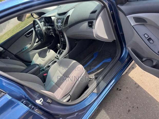 Hyundai Elantra SE Sedan FWD (1.8L 4cyl 6A) 2016 Blue