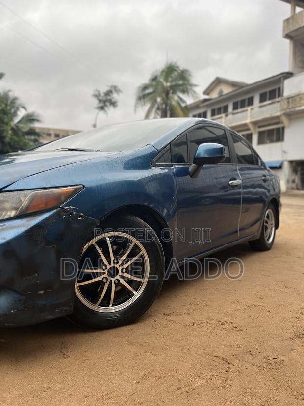 Honda Civic 1.8 5 Door Automatic 2012 Blue