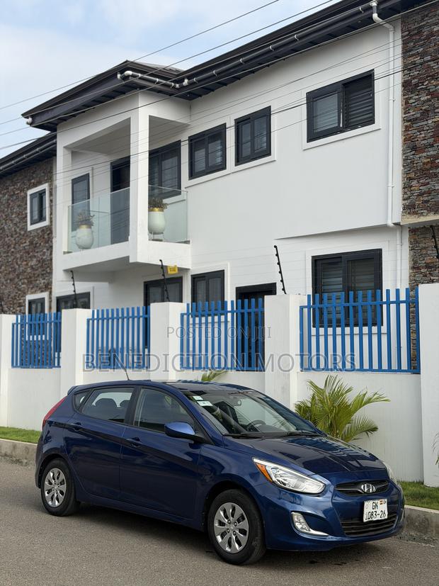Hyundai Accent SE Hatchback 2016 Blue