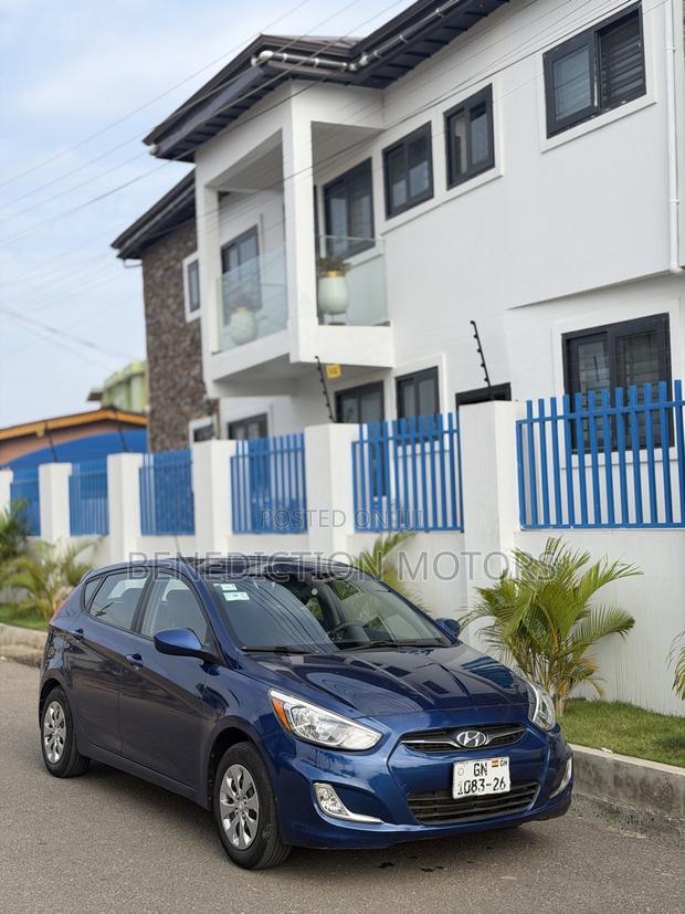Hyundai Accent SE Hatchback 2016 Blue