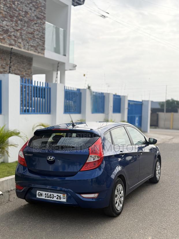 Hyundai Accent SE Hatchback 2016 Blue