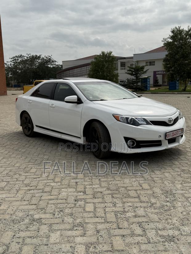 Toyota Camry SE Sport 4dr Sedan (2.5L 4cyl 6A) 2014 White
