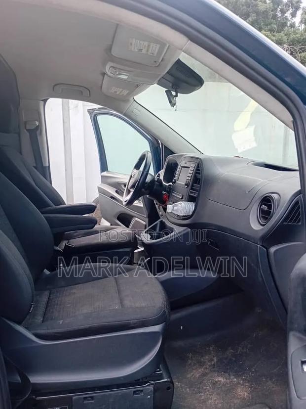 Mercedes-Benz 1113 2016 Blue