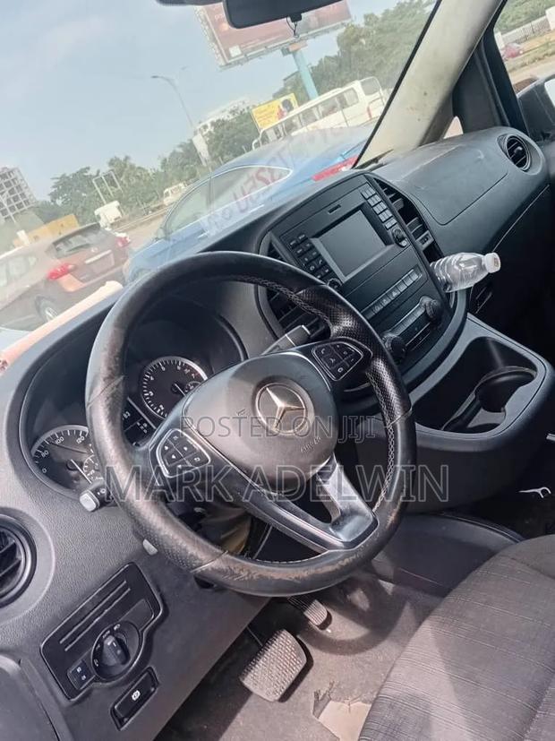 Mercedes-Benz 1113 2016 Blue