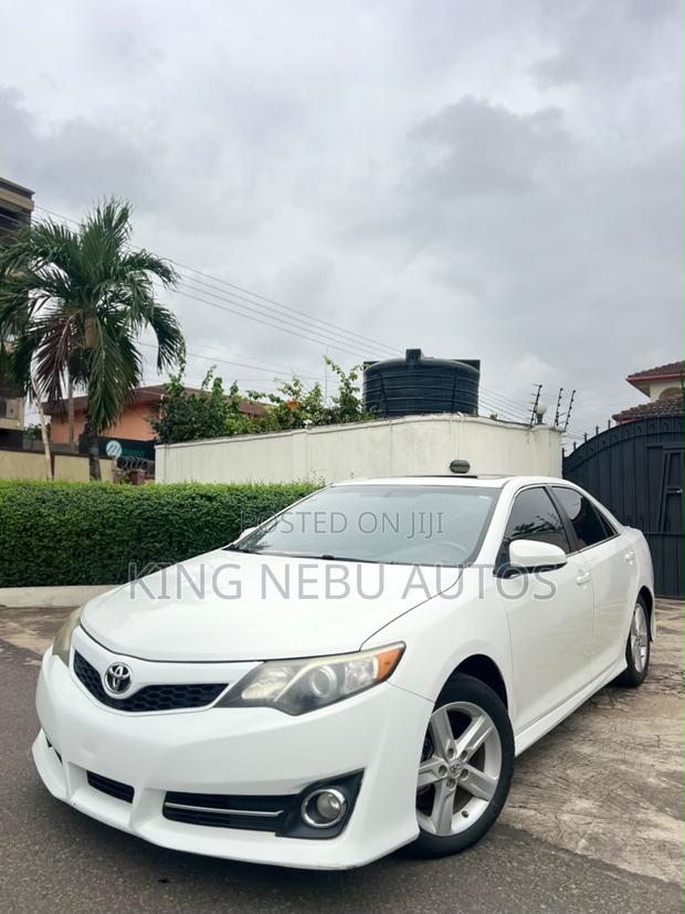 Toyota Camry SE Sport 4dr Sedan w/Prod. End 11/13 (2.5L 4cyl 6A) 2014