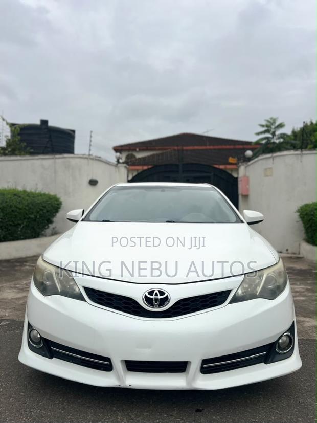 Toyota Camry SE Sport 4dr Sedan w/Prod. End 11/13 (2.5L 4cyl 6A) 2014