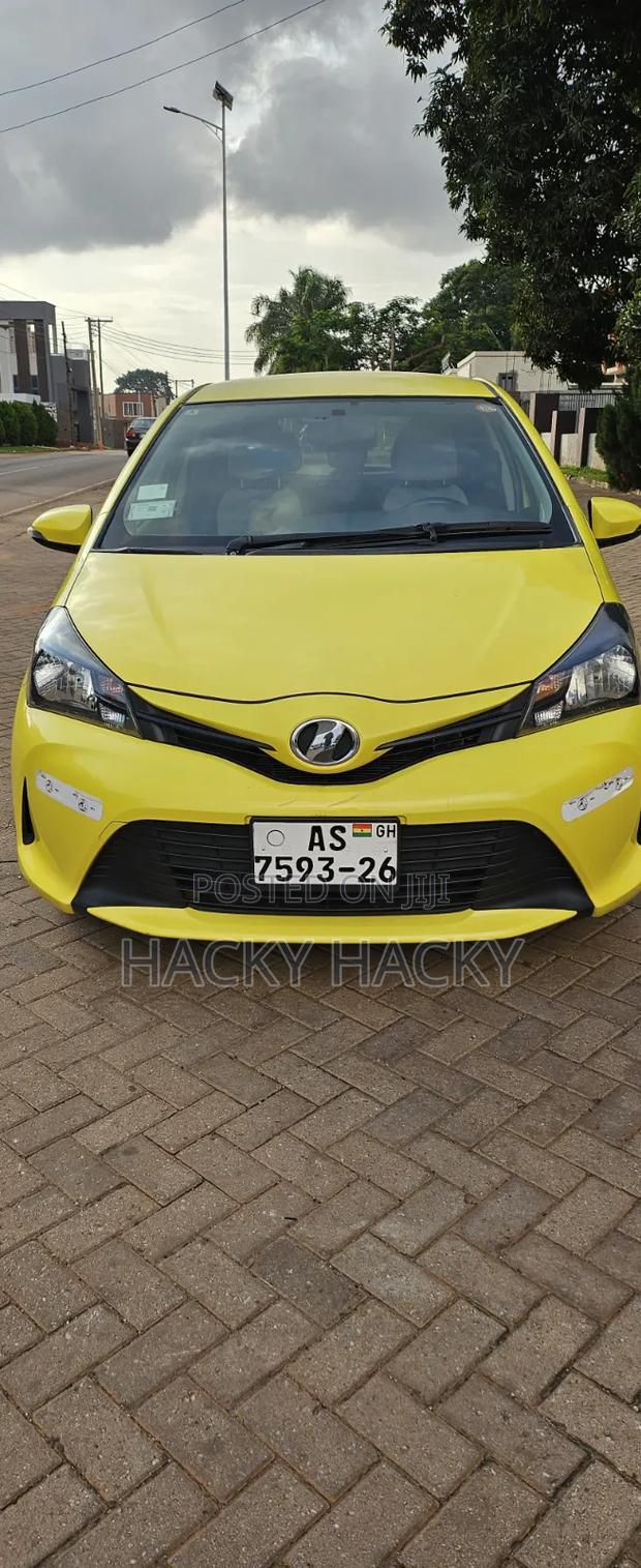Toyota Vitz 2015 Yellow