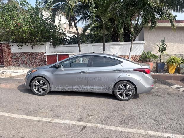 Hyundai Elantra Limited Sedan FWD (1.8L 4cyl 6A) 2016 Gray
