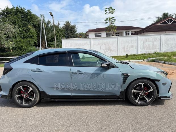 Honda Civic Sport 4dr Hatchback (1.5L 4cyl) 2017 Gray