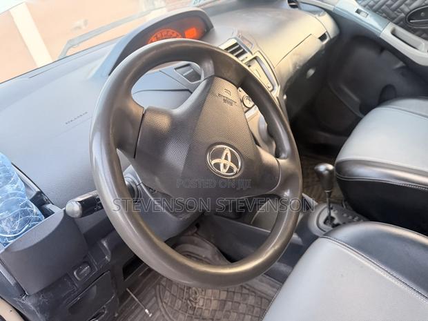 Toyota Vitz 1.0 FWD 3dr 2012 Gray