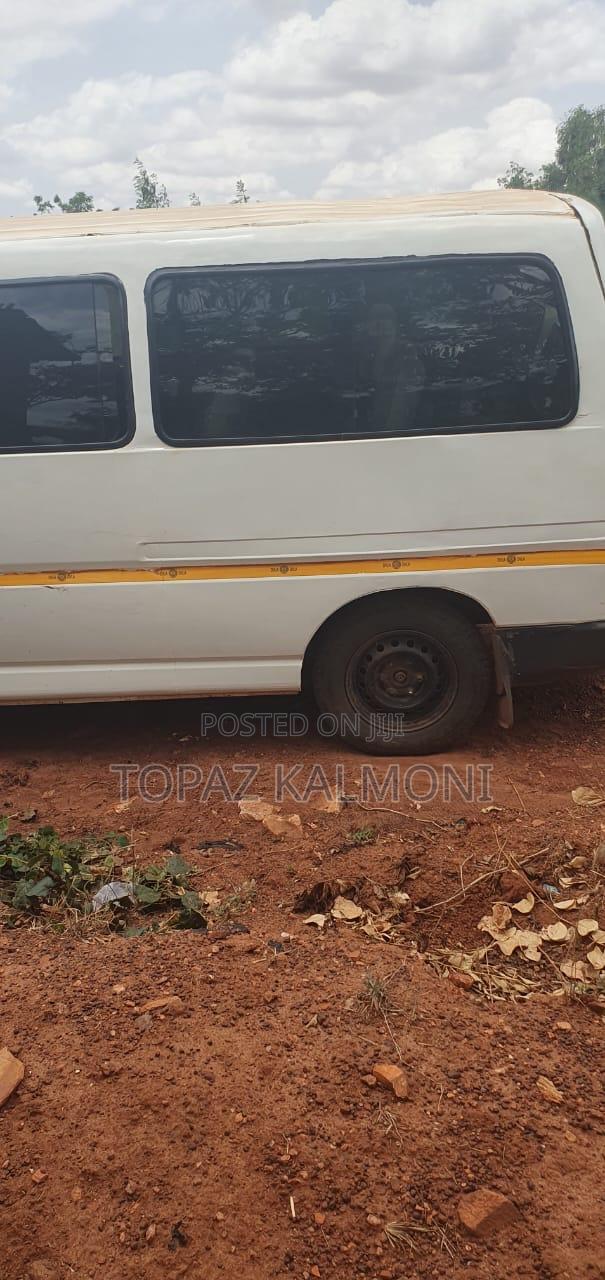 Toyota Grand HiAce 2002 White