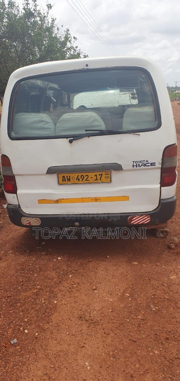 Toyota Grand HiAce 2002 White