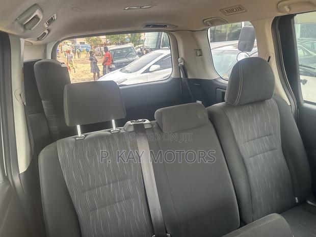 Toyota Voxy X 2WD 8-Seater 2013 White