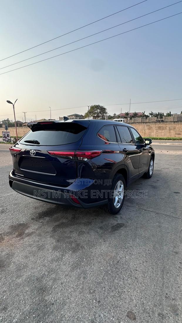 Toyota Highlander 2023 Blue
