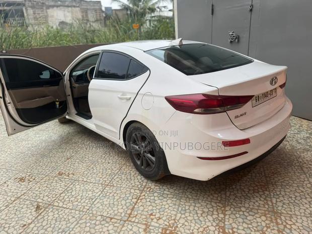 Hyundai Elantra 2017 White
