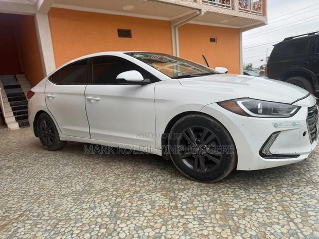 Hyundai Elantra 2017 White