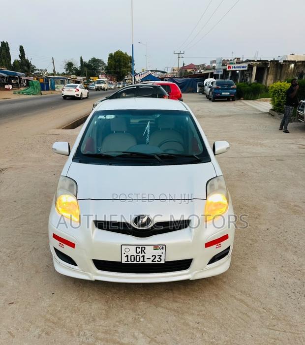 Toyota Vitz 1.0 FWD 3dr 2010 White