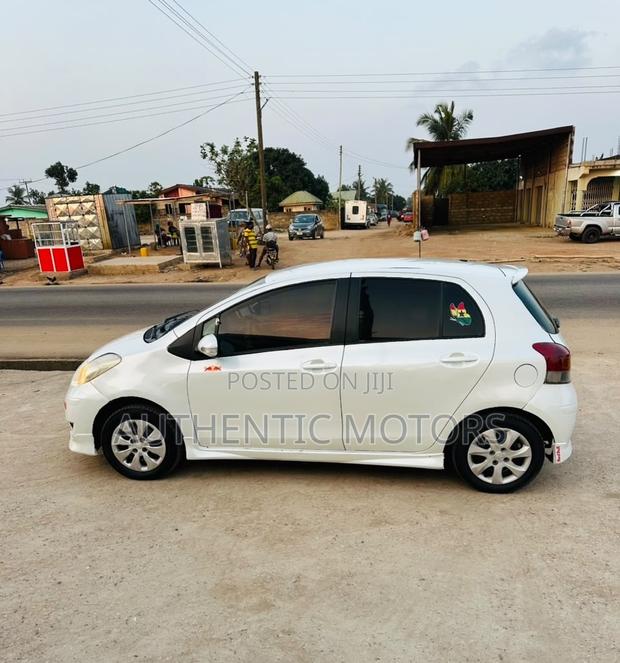 Toyota Vitz 1.0 FWD 3dr 2010 White