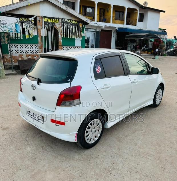Toyota Vitz 1.0 FWD 3dr 2010 White