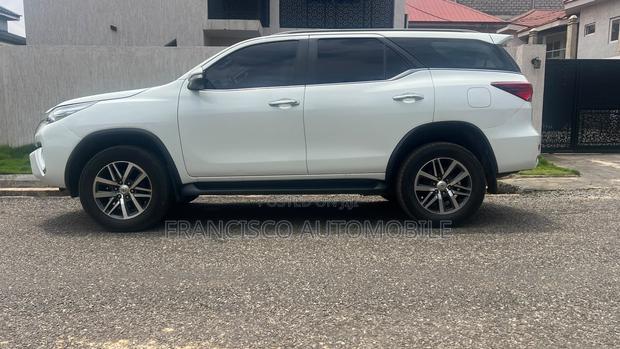 Toyota Fortuner 2.7 AWD 2018 White