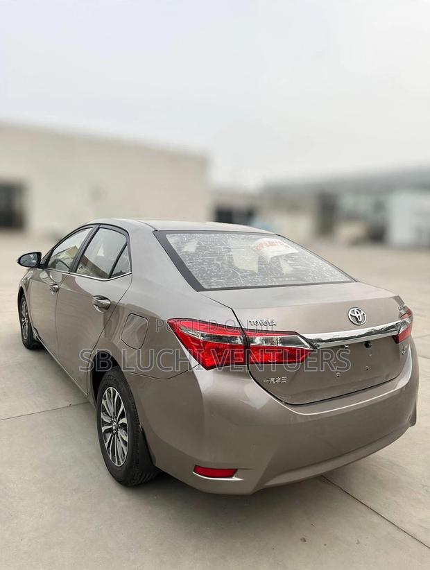 Toyota Corolla 2018 Brown