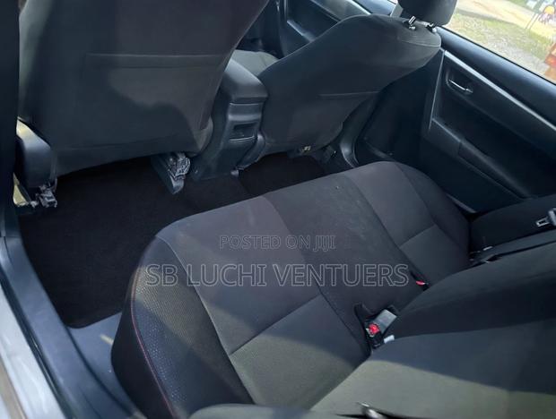 Toyota Corolla 2018 Brown