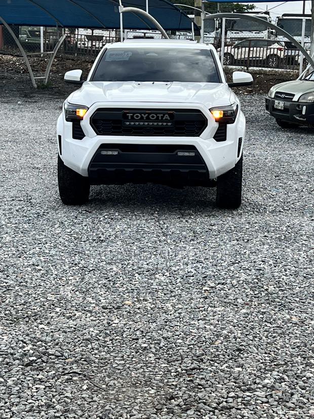 Toyota Tacoma 2024 White