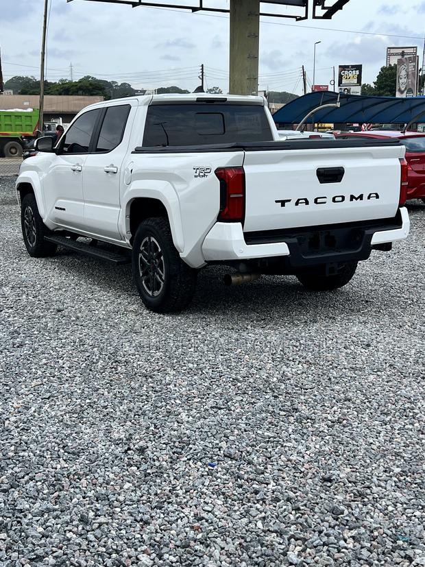 Toyota Tacoma 2024 White